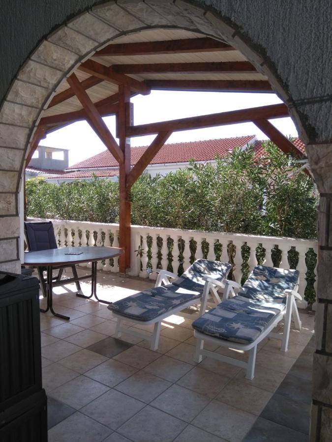 Apartmani Korade วีร์ ภายนอก รูปภาพ